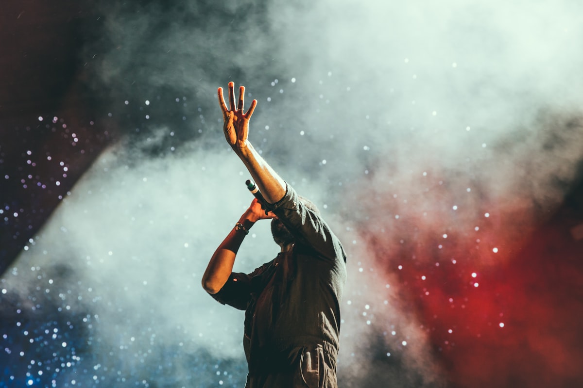 DJ vs. Live Band: Choosing the Right Entertainment